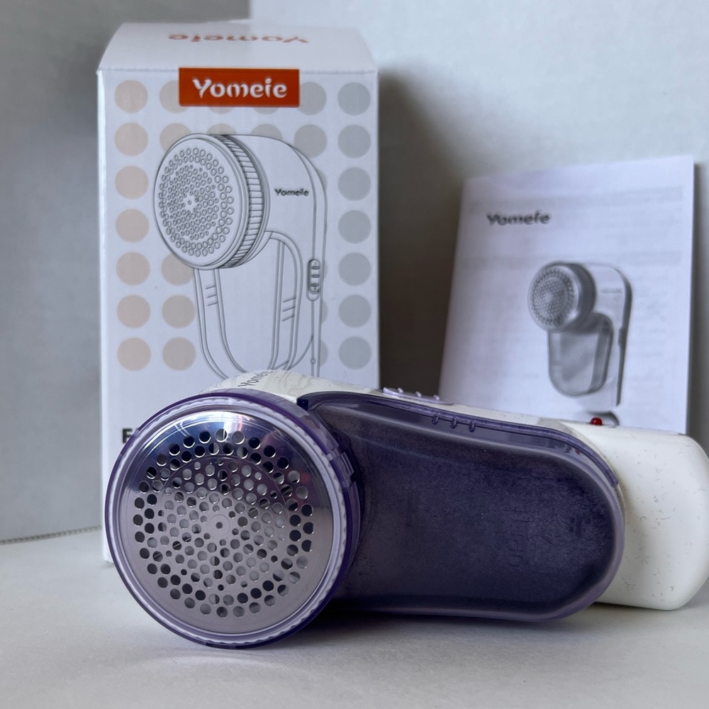 Yomeie Fabric Shaver in White and Purple - Excellent condition